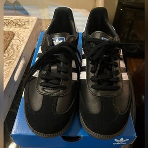 Adidas Sambas Big Kid 5 $90